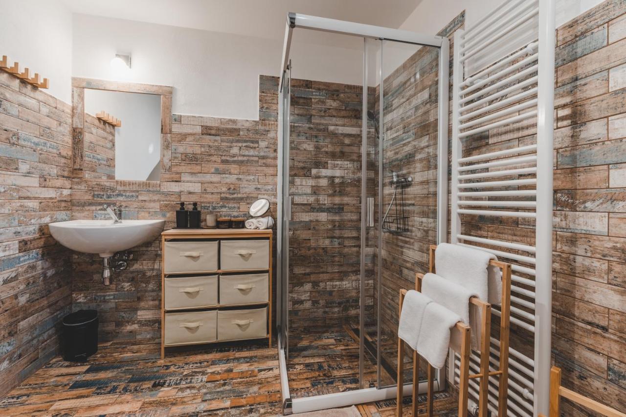 Český Krumlov Konekt Apartment מראה חיצוני תמונה